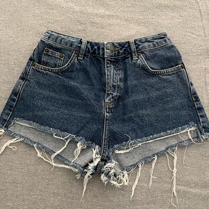 Subdued high-rise denim shorts